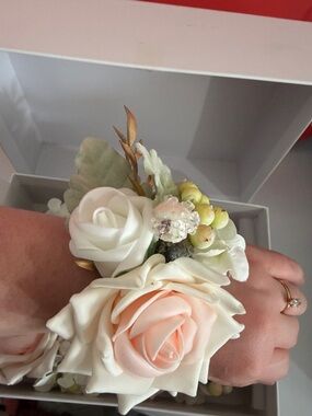 Elegant Cream and Blush Floral Wrist Corsage - Unbranded